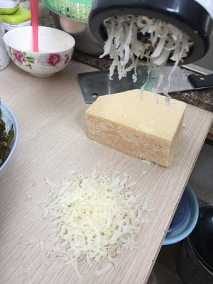 Cheese Shredder Grinder – Compact Handheld Cheese Cutter for Easy Grating